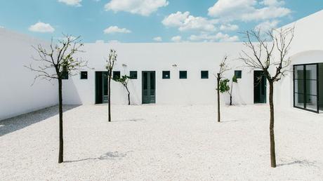 Italie / Masseria Moroseta, un hôtel aux murs blancs /