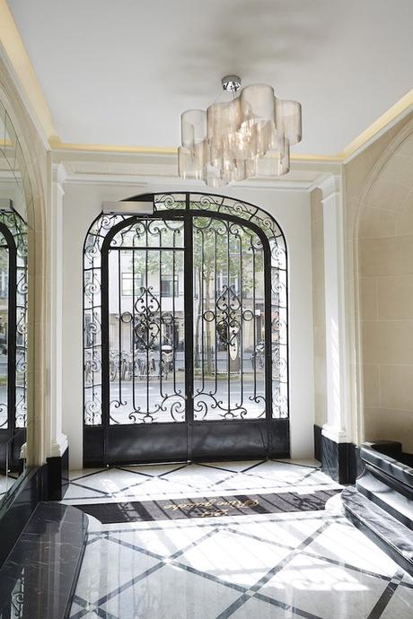 Où trouver une lampe nuage ? hall entrée immeuble arisien colonne haussmann