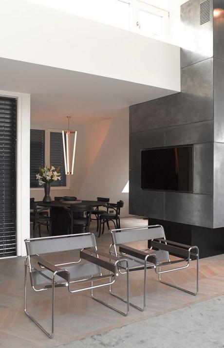 Visite déco : un appartement minimaliste sous les toits salle a manger art deco minimaliste sous les toits