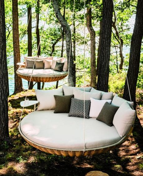 Rencontre avec Sebastian Herkner, designer à l’esprit d’équipe fauteuil lit suspendu daybed exterieur jardin foret arbre
