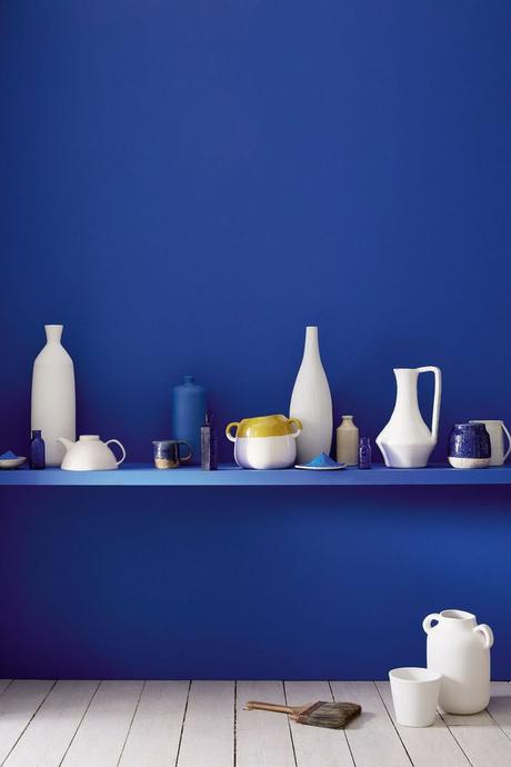 mur de cuisine de couleur bleu indigo