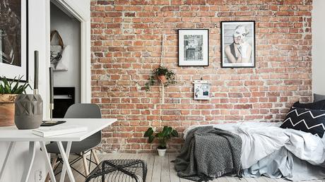Suède / Studio de 20m² avec un mur de briques / Suède / Studio de 20m² avec un mur de briques /