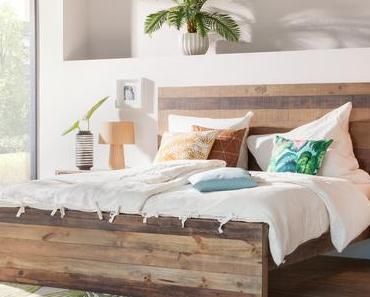 Tête de lit en bois flotté, massif ou DIY : habillez subtilement votre chambre