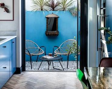 UEN MAISON BLEUE... PAS SUR LA COLLINE !