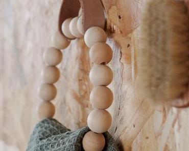 Fabriquer un porte serviette en perles de bois